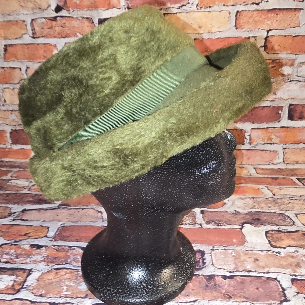 Vintage Musketeer Styled By Coroline Faux Fur And Wool Elegant Green Women's Hat